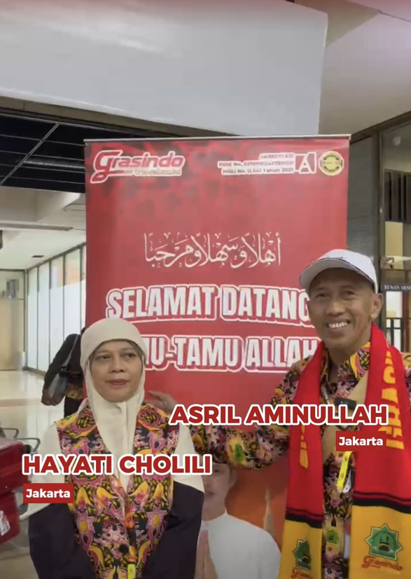 Bapak Supardi Sampan dan Ibu Ijah Parijah — Umrah Kloter 220